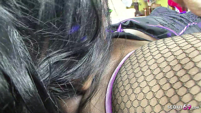 Full porn collection: Une lesbienne noire sexy filmée dans les vestiaires