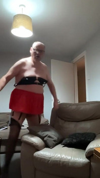 Crossdresser cachondo así que lo quieren compartido chicos