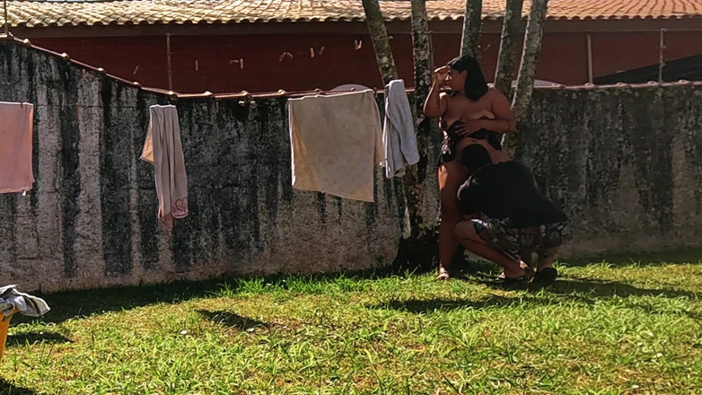 Casal Mattos: Orada cücesiz kıyafet asan orospu ve cuckold onu orada seviştirdi