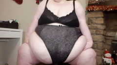 SSBBWLadyBrads: Twerkování a broušení bříška