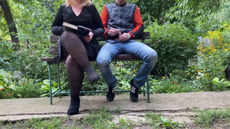 OurFetishLife: A Mature MILF Made Me Cum in the Park