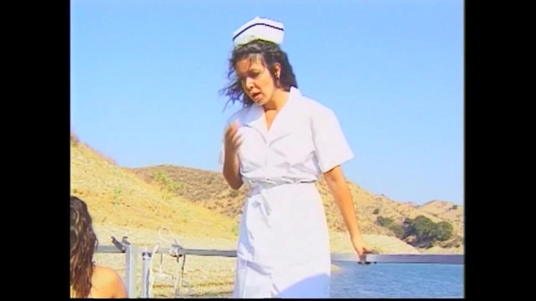 Vintage megastore: Kongkek vintaj bertiga untuk tiga lesbian