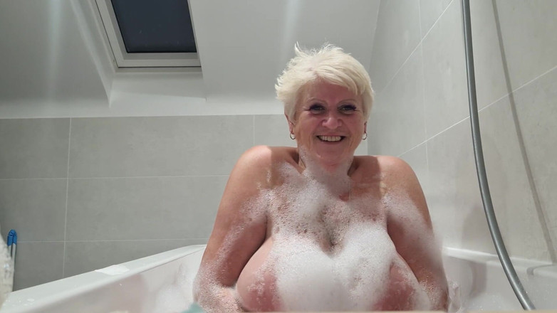 Uk Joolz: Bubblez masa mandi
