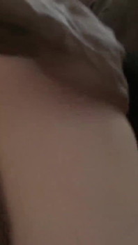 Nena tatuada con grandes tetas se la follan interracialmente