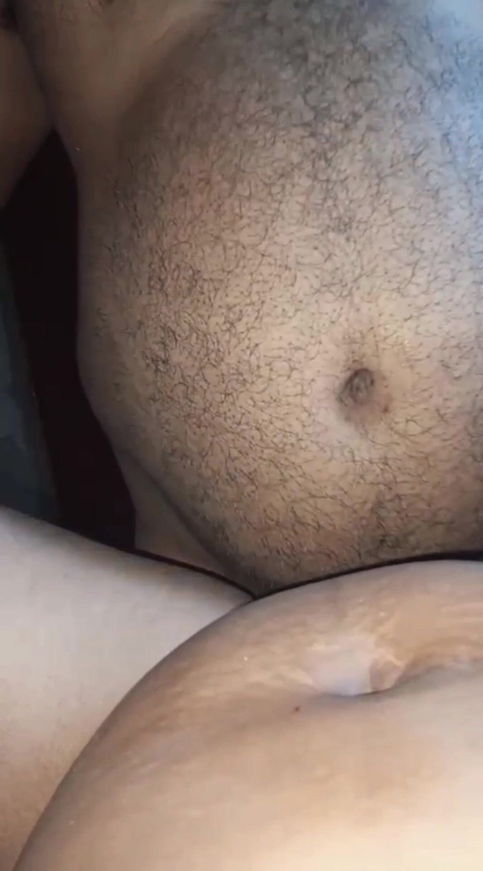 Auntixxx69: Mi hermanastro calvo me folló y publicó mi video