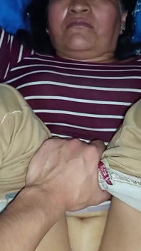 Otěhotňuje moji nevlastní matku, miluje se mnou sex