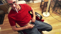 Man Puppy: Aprieta uno mientras fuma
