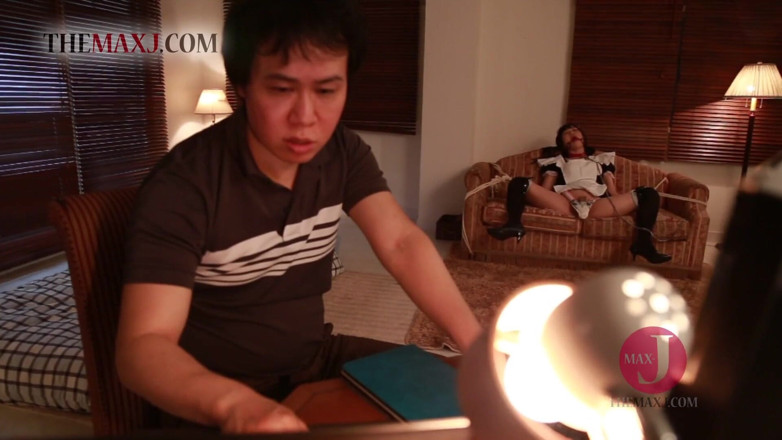 Asian happy ending: kaamuk eshiyaee naukraani bandhi huee aur ante se gala ghont...