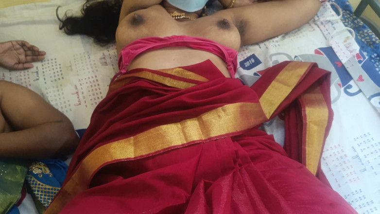 Inba: Cupluri cu futai lesbian în trei