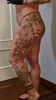 Danaxmuscles busts và deepthroats một con cu to trắng bastard