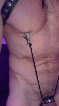 Lean Leather Jock làm việc nips bullet của mình
