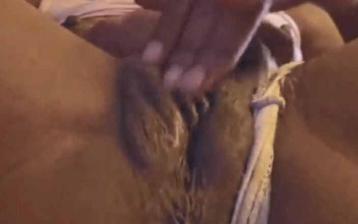 JuicyAfriqueen: Dildoqueen Masturbating Herself Uncontrollably