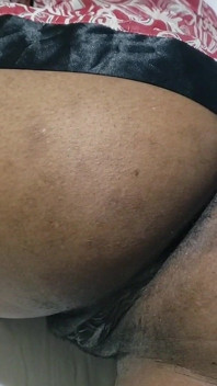 Tento růžový zadek žádá o intenzivnější skutečné domácí amatérské výprask a hardcore sex