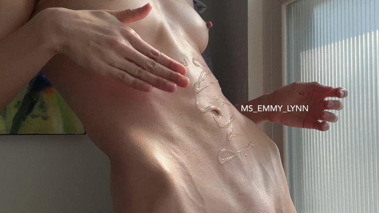 Ms_Emmy_Lynn: Skinny Naked Oiling by Nude Asian Babe