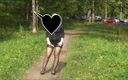 NYLON-HEELS: 公園の熟女ストッキングの散歩