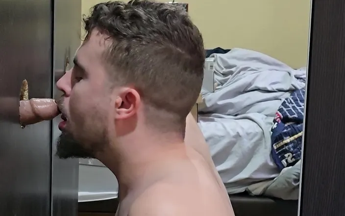 Osoychaser: Sucking Cocks at the Glory Hole