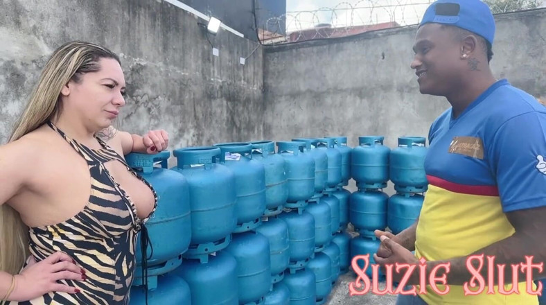 Suzie Hard Anal: Suzie Slut Went Out to Buy Gas, Wearing Only a...