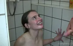 Gäng tjejer blir otäcka