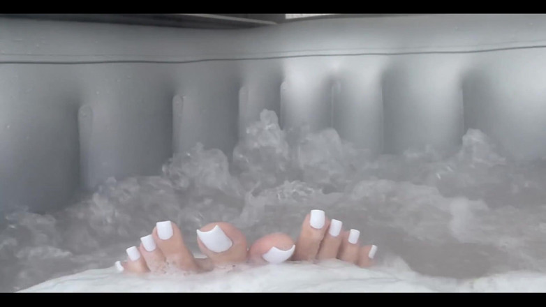 Goddess Lena: Relaxujte v Jacuzzi
