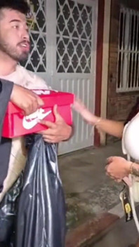 Alejandra palacios berburu penghuni jalanan untuk jadi fanatik seks
