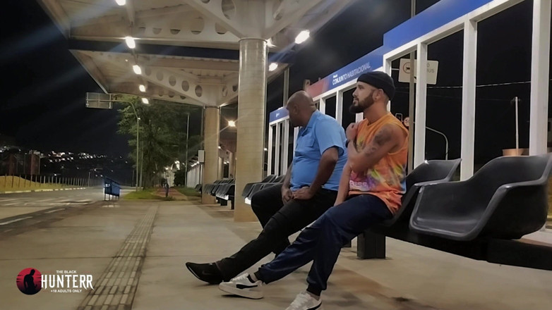 TheBlacKHunterr: Pegação No Ponto De Ônibus Motorista E Passageiro Vídeo 1