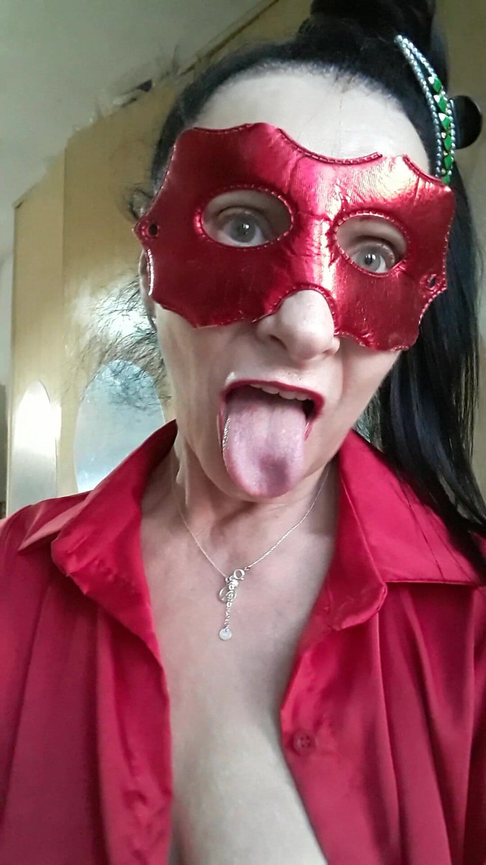 WEBREGINETTA2023: Masturbuji a svlékám se před oknem