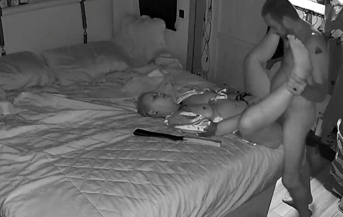 KittieNoOne: Cowok ini bantuin aku crot, aku bikin dia crot, dia...