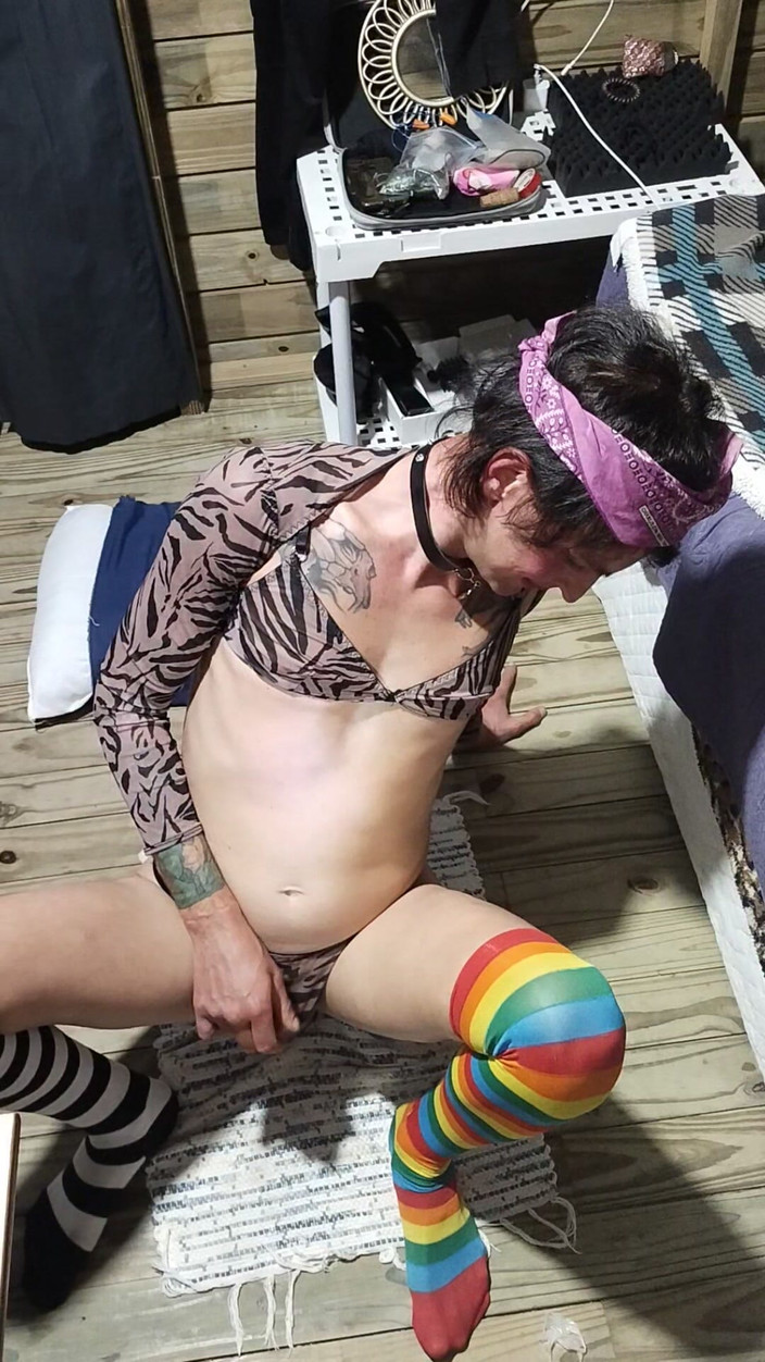 Sisssyl: Giocattolo anale per la trans effeminato troia