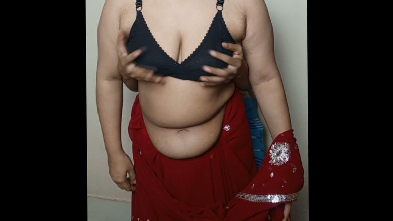 Nadiyabd: Beautiful Girl Red Saree Big Boobs Press - Indian Desi Hot...