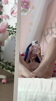 Little_Kitty69: प्लग्ड कर्व्स प्ले