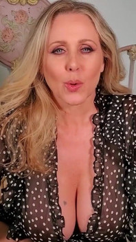 Julia Ann control de polla instrucciones de paja