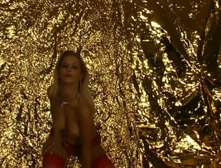 Flash Model Amateurs: Czerwony pasuje tylko do jej ciała