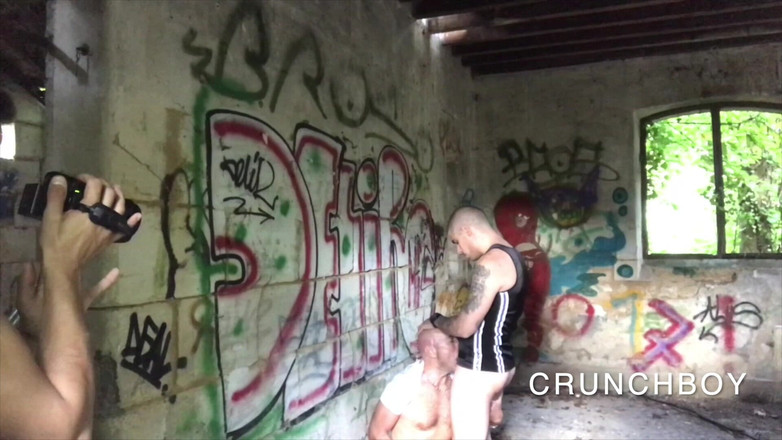 Bareback porn with straight boy: Jess zerżnięta przez Uin Ehtero na świeżym powietrzu