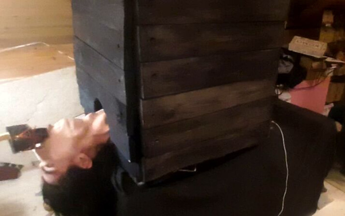 DiiVampy: Tersepit dalam Crate - mesin kongkek tekak