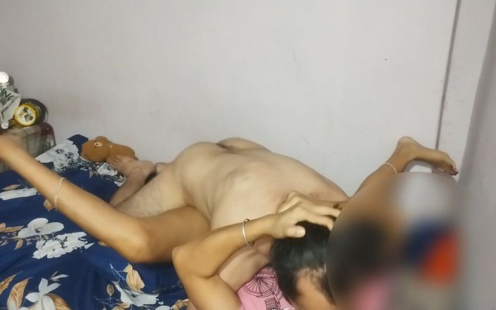 Nangi bhabhi: Bhabhi zei dat er thuis niemand is en mijn poesje...