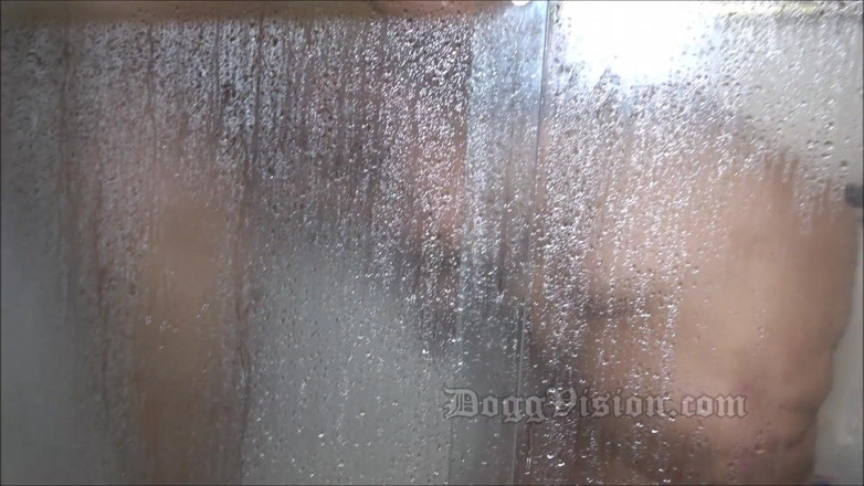 DoggVision: 潮吹老熟女Amber Connors被年轻壮男干