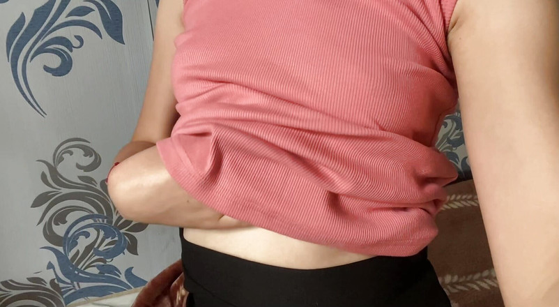 Alexa Holly: ステップ姉妹にセクシーなパンストとミニスカートは彼女のお尻を示しています