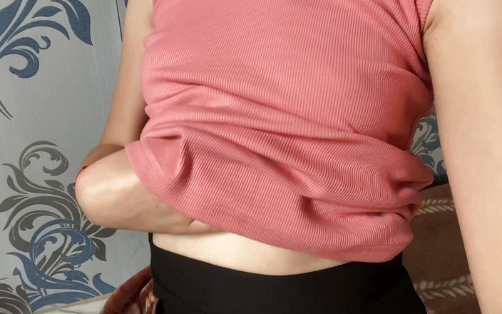 Alexa Holli: Сводная сестра в сексуальных колготках и мини-юбке показывает ее задницу