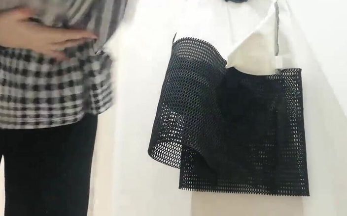 Nicoletta Embassi: Tu toma de cachonda en una tienda