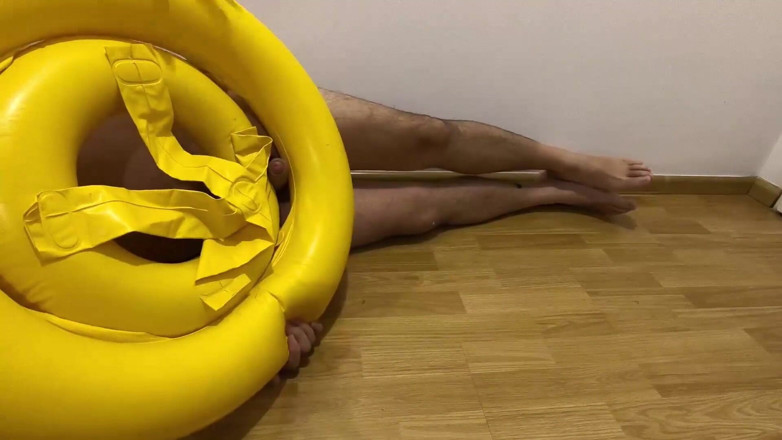 Inflatable Lovers: Playing with float 1