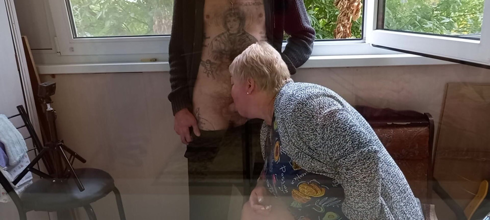 Zona901: Holka mi honí péro na balkóně