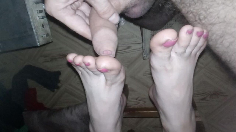 Obsessed_by_Feet: Part_1 tetanggaku yang imut ini tau fetish kakiku dan ngasih...