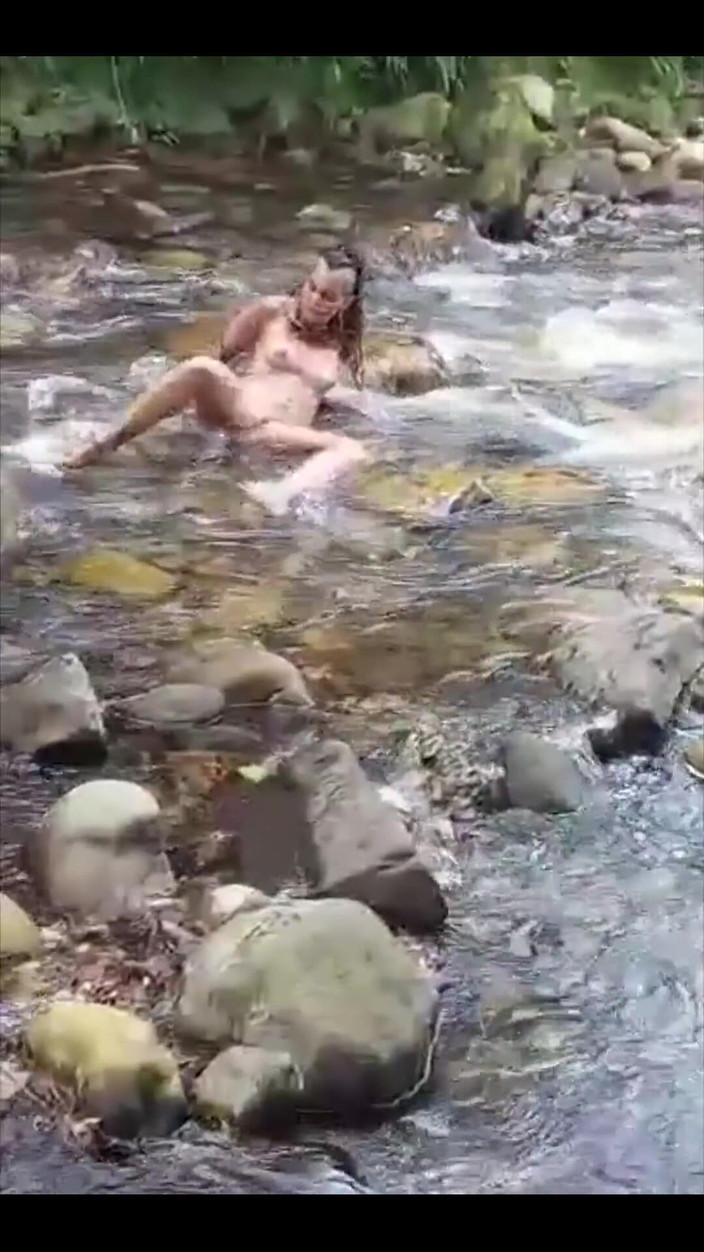 FayahGirl: Mon ami m’a aussi filmé un petit clip en train...