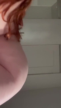Bester großer hintern reitet große möpse hüpfendes cowgirl