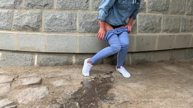 Claudia Macc: Pissing-solo
