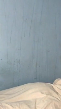 Ebenová holka vešla do svého vysněného přítele