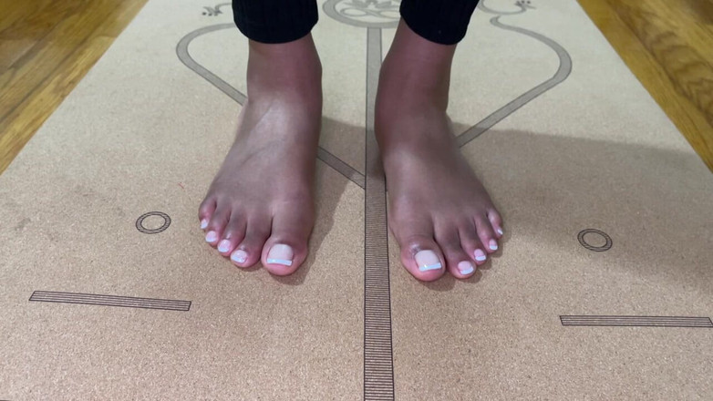 Pink Foxx: Ebony yogi předvádí své nohy