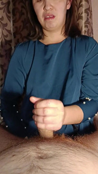 Handjob, Sperma Für MILFs Mit Enger Muschi