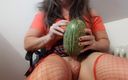 Divy Deluxe: Stoute travestiet neukt Melone