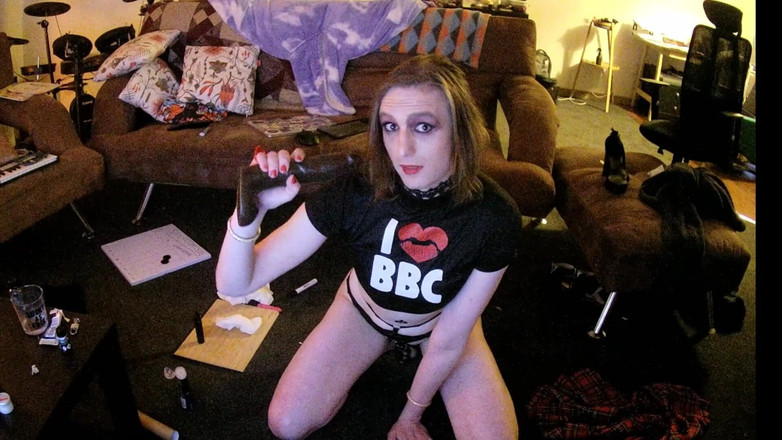 SissyCDMish: Sissycdmish - qos, camwhore de tapette avec cage de chasteté, plug...